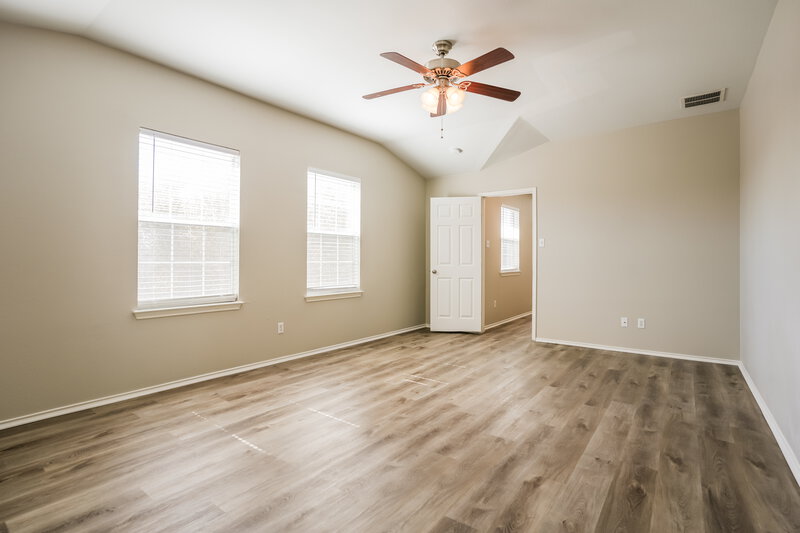 1,900/Mo, 233 Waterloo Dr Kyle, TX 78640 Main Bedroom View 2