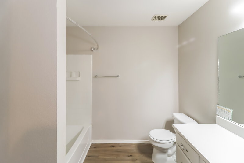 1,820/Mo, 510 Riverway Ln Leander, TX 78641 Main Bathroom View