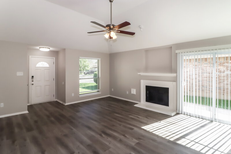 2,155/Mo, 2404 Clearwater Trl Round Rock, TX 78664 Living Room View 3