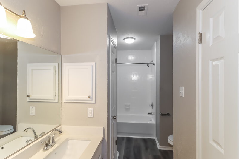 2,155/Mo, 2404 Clearwater Trl Round Rock, TX 78664 Main Bathroom View