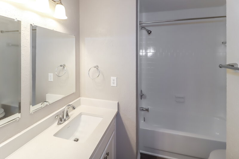 2,155/Mo, 2404 Clearwater Trl Round Rock, TX 78664 Bathroom View