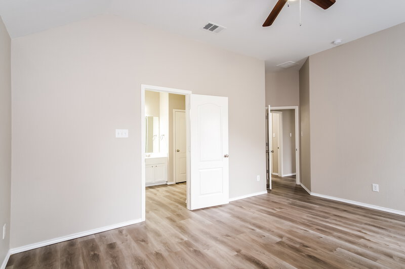 2,125/Mo, 837 Clear Springs Holw Buda, TX 78610 Main Bedroom View 2