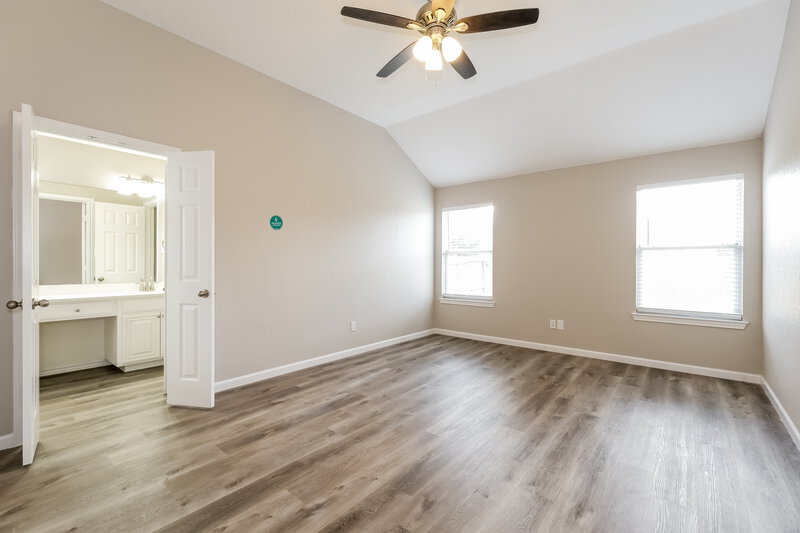 1,945/Mo, 133 Evening Star Dr Kyle, TX 78640 Main Bedroom View