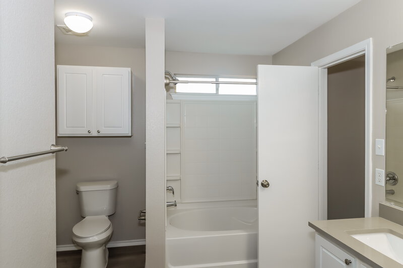 2,445/Mo, 929 Meadow Ridge Loop Georgetown, TX 78626 Main Bathroom View