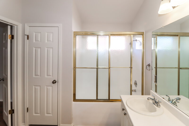 2,195/Mo, 17532 Bishopsgate Dr Pflugerville, TX 78660 Main Bathroom View