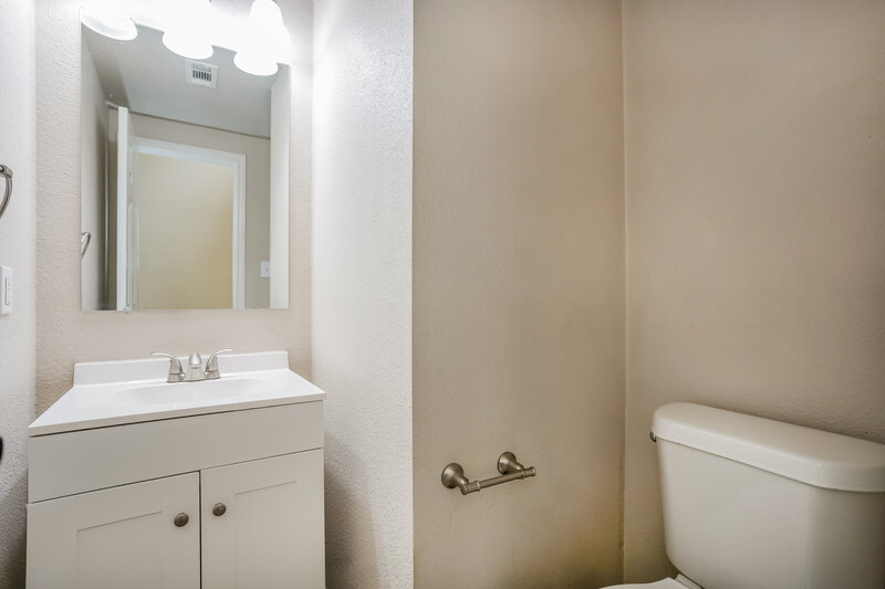 2,200/Mo, 15524 Sarahs Creek Dr Pflugerville, TX 78660 Powder Room View