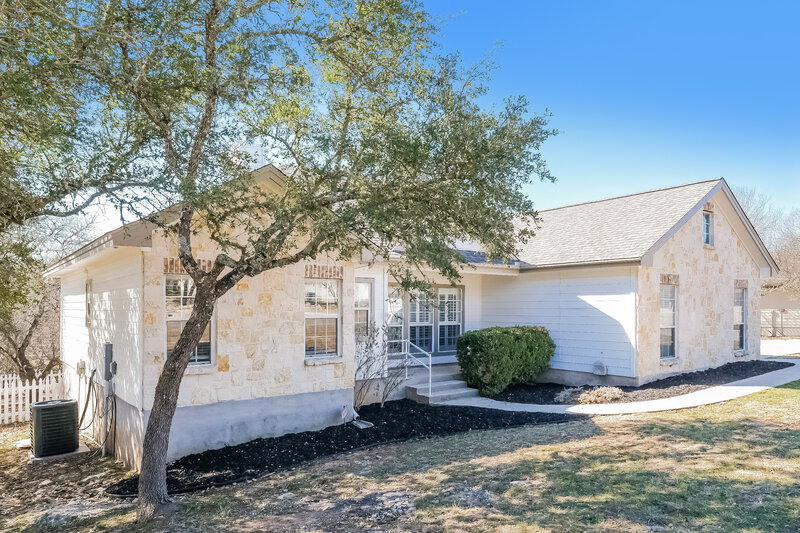2,525/Mo, 17 Creek Side Dr Wimberley, TX 78676 Front View