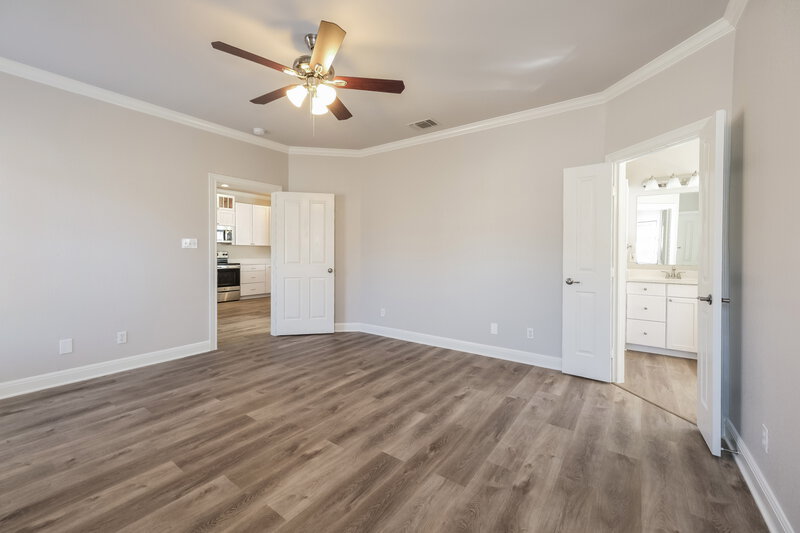 2,525/Mo, 17 Creek Side Dr Wimberley, TX 78676 Main Bedroom View 2