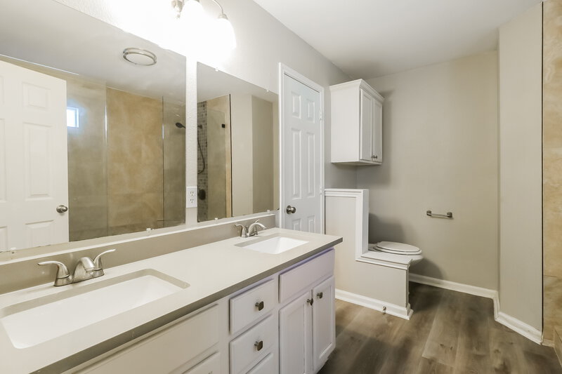 1,975/Mo, 21203 Grand National Ave Pflugerville, TX 78660 Main Bathroom View