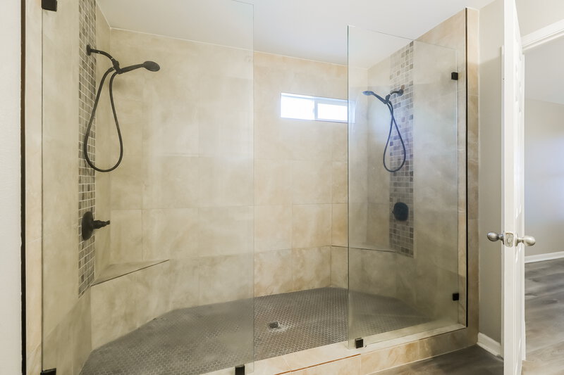 1,975/Mo, 21203 Grand National Ave Pflugerville, TX 78660 Main Bathroom View 2