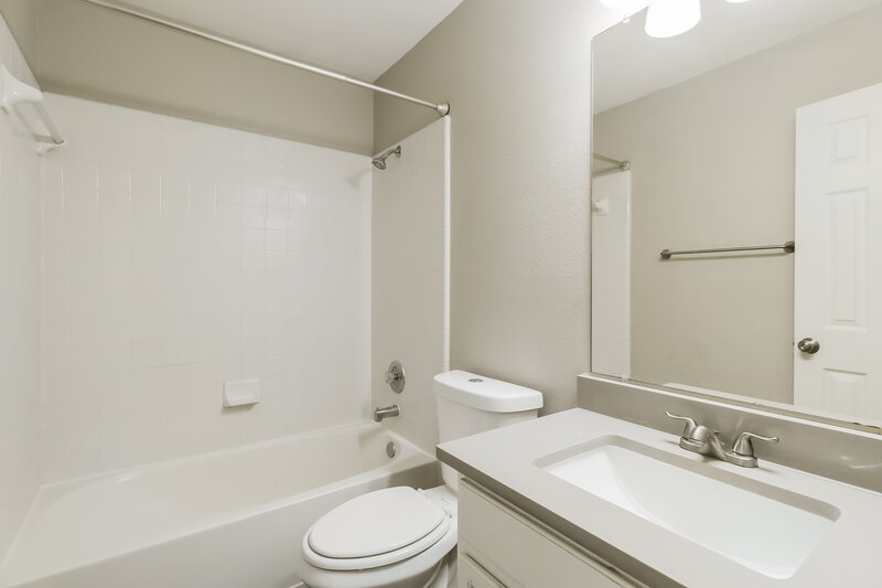 1,975/Mo, 21203 Grand National Ave Pflugerville, TX 78660 Bathroom View