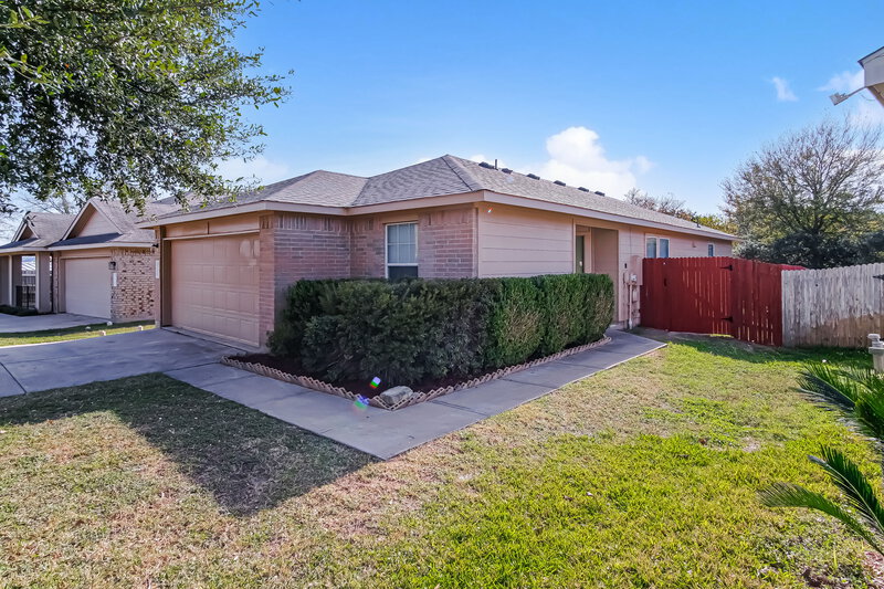 1,975/Mo, 9117 Indigo Sky Dr Austin, TX 78724 Front View