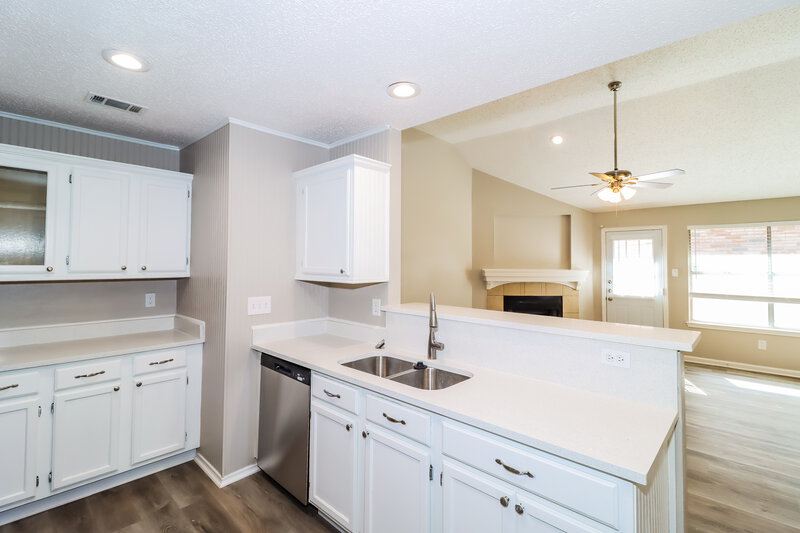1,725/Mo, 911 Saunders Dr Round Rock, TX 78664 Kitchen View 2