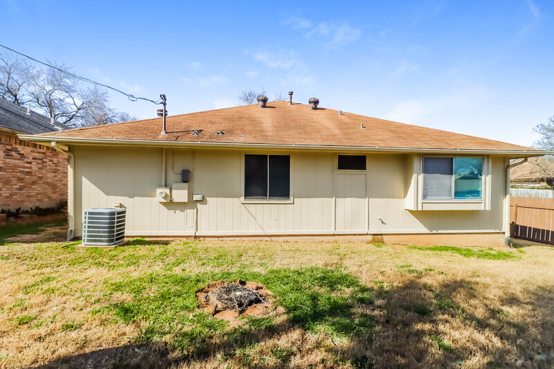 1,725/Mo, 911 Saunders Dr Round Rock, TX 78664 Rear View