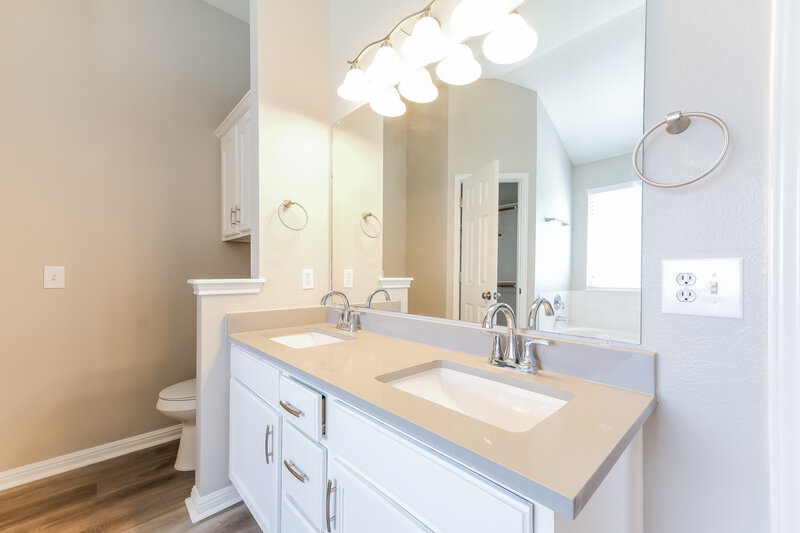 2,685/Mo, 119 Cassandra Dr Hutto, TX 78634 Main Bathroom View