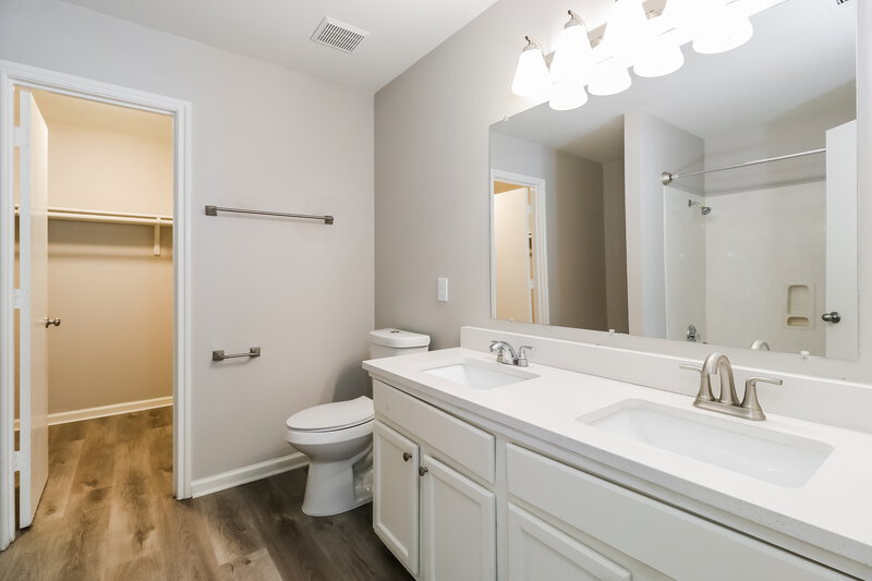 2,110/Mo, 3305 Crownover St Austin, TX 78725 Main Bathroom View