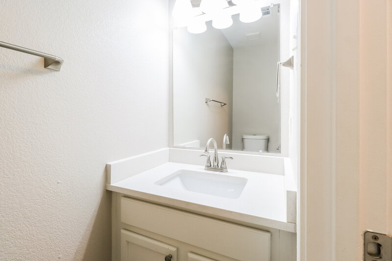 2,110/Mo, 3305 Crownover St Austin, TX 78725 Bathroom View 2
