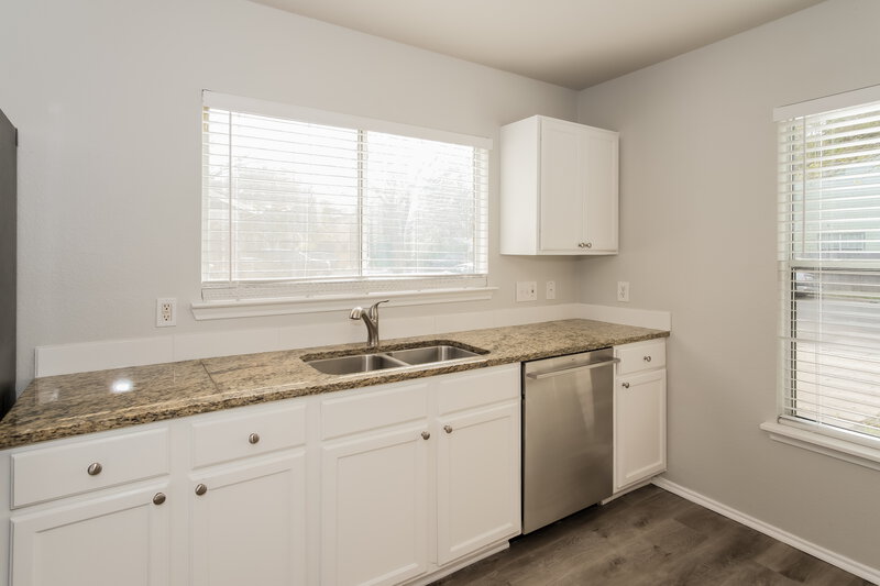 2,485/Mo, 1404 Geoffs Dr Austin, TX 78748 Kitchen View 2