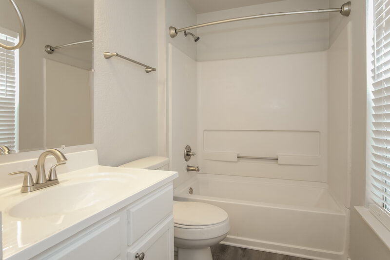 2,485/Mo, 1404 Geoffs Dr Austin, TX 78748 Bathroom View