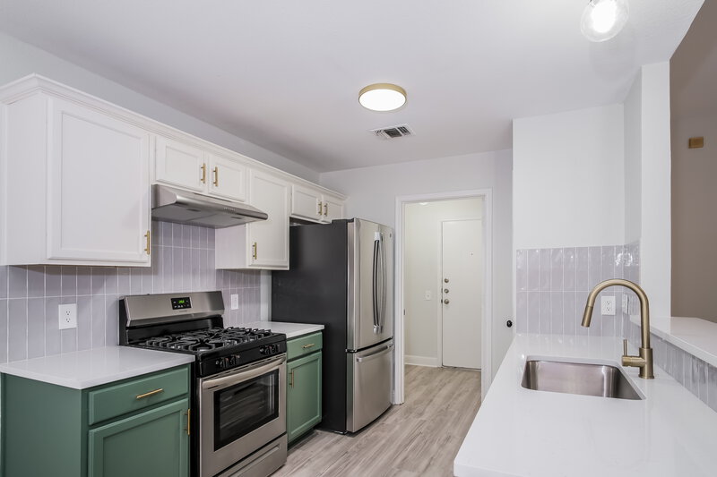 2,355/Mo, 7324 Muffin Dr Austin, TX 78724 Kitchen View 2