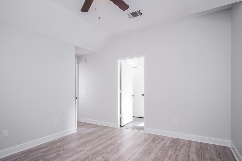 2,355/Mo, 7324 Muffin Dr Austin, TX 78724 Main Bedroom View 2