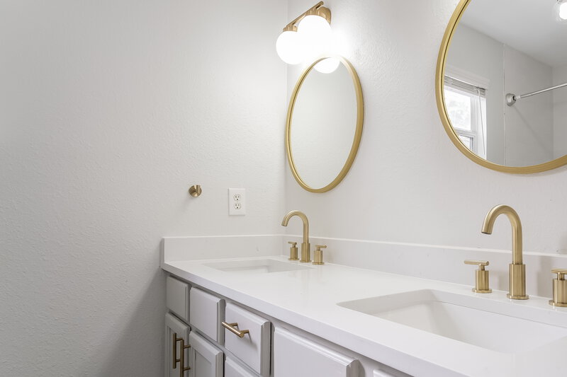 2,355/Mo, 7324 Muffin Dr Austin, TX 78724 Main Bathroom View
