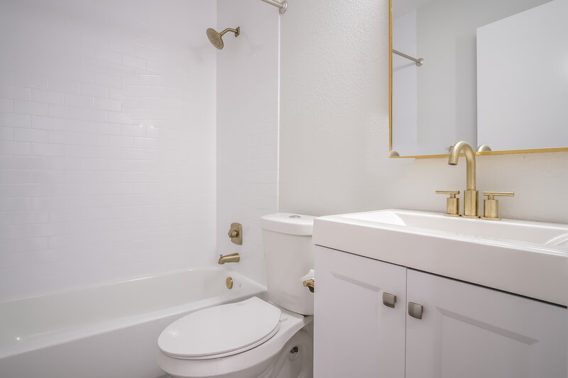 2,355/Mo, 7324 Muffin Dr Austin, TX 78724 Bathroom View