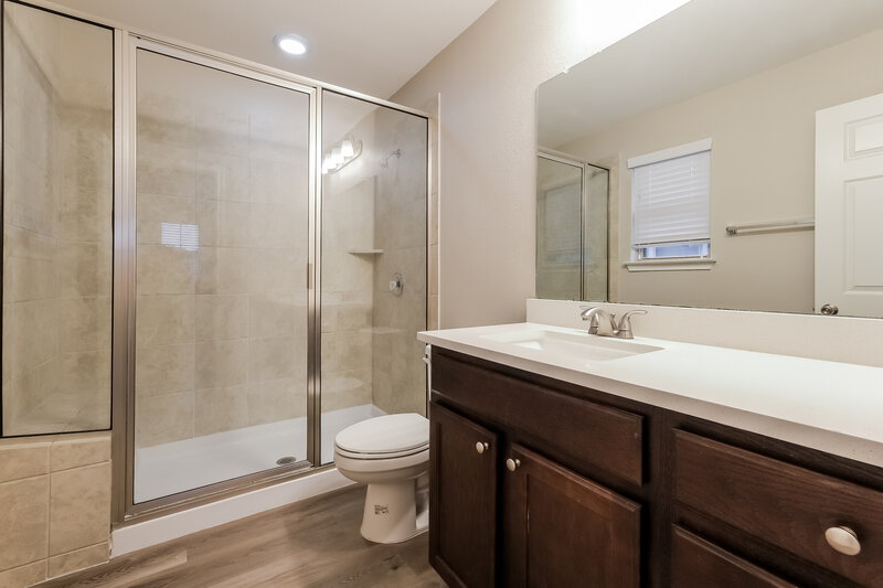 1,780/Mo, 271 Eagle Brook Ln Buda, TX 78610 Main Bathroom View