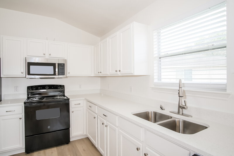 1,760/Mo, 105 Lucy Cv Hutto, TX 78634 Kitchen View 2