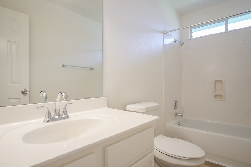 1,760/Mo, 105 Lucy Cv Hutto, TX 78634 Bathroom View