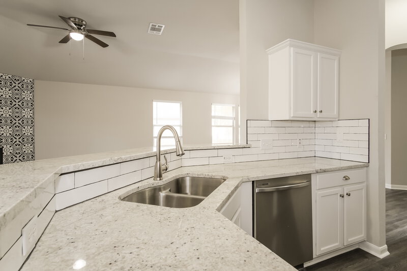 1,905/Mo, 407 Clarks Way Hutto, TX 78634 Kitchen View