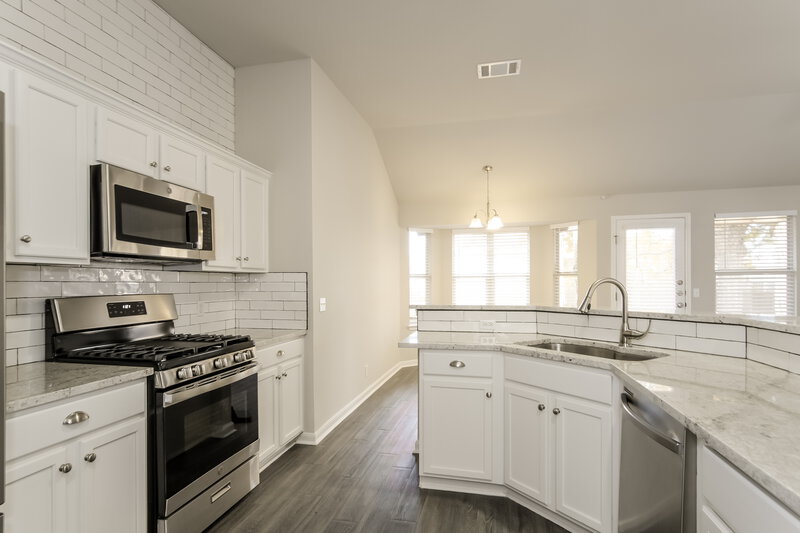 1,905/Mo, 407 Clarks Way Hutto, TX 78634 Kitchen View 2