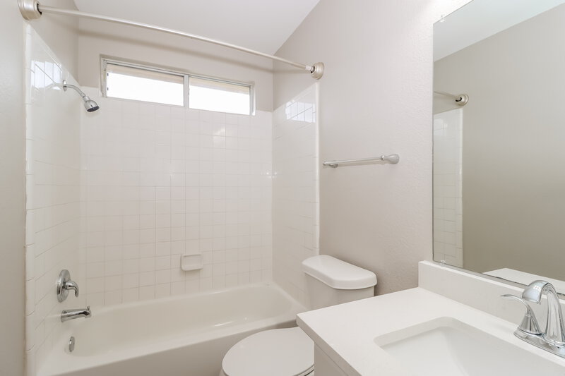 1,865/Mo, 12320 Jamie Dr Manor, TX 78653 Main Bathroom View