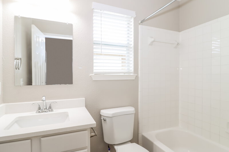 1,865/Mo, 12320 Jamie Dr Manor, TX 78653 Bathroom View