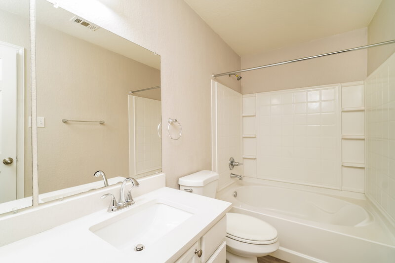 1,510/Mo, 284 Cordero Dr San Marcos, TX 78666 Main Bathroom View