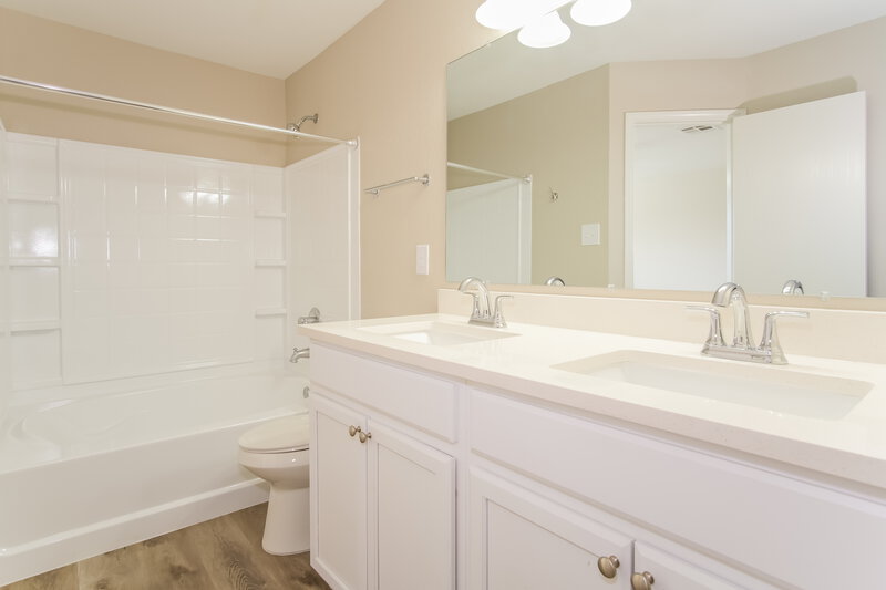 2,110/Mo, 199 Valero Dr San Marcos, TX 78666 Main Bathroom View