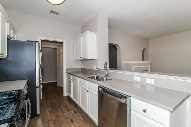 2,200/Mo, 2516 Vernell Way Round Rock, TX 78664 Kitchen View 2