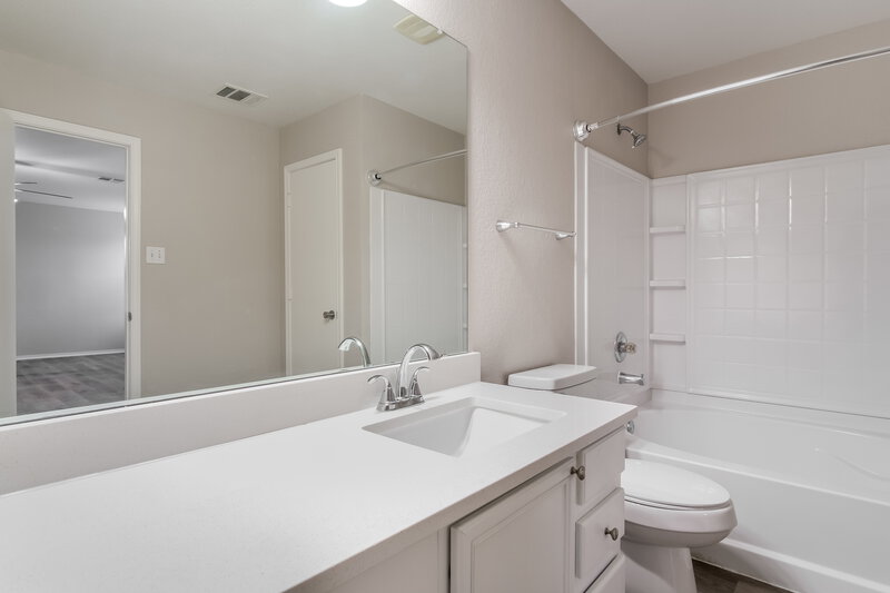 1,870/Mo, 189 Valero Dr San Marcos, TX 78666 Main Bathroom View