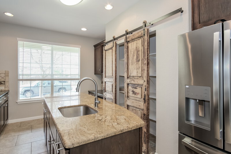 2,690/Mo, 904 Poplar Dr Georgetown, TX 78628 Kitchen View