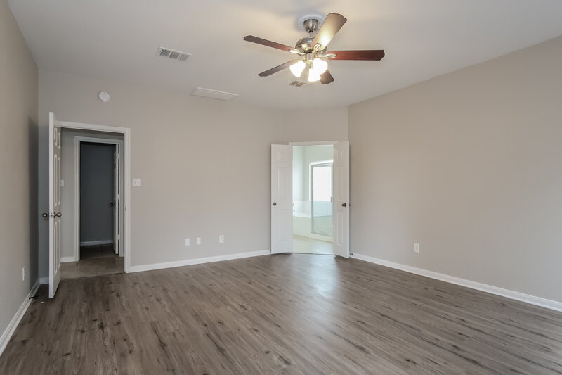 2,690/Mo, 904 Poplar Dr Georgetown, TX 78628 Main Bedroom View