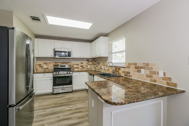 1,870/Mo, 504 Country Estates Dr Hutto, TX 78634 Kitchen View