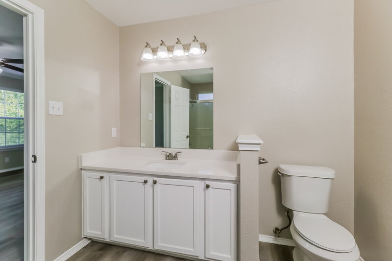 1,870/Mo, 504 Country Estates Dr Hutto, TX 78634 Main Bathroom View