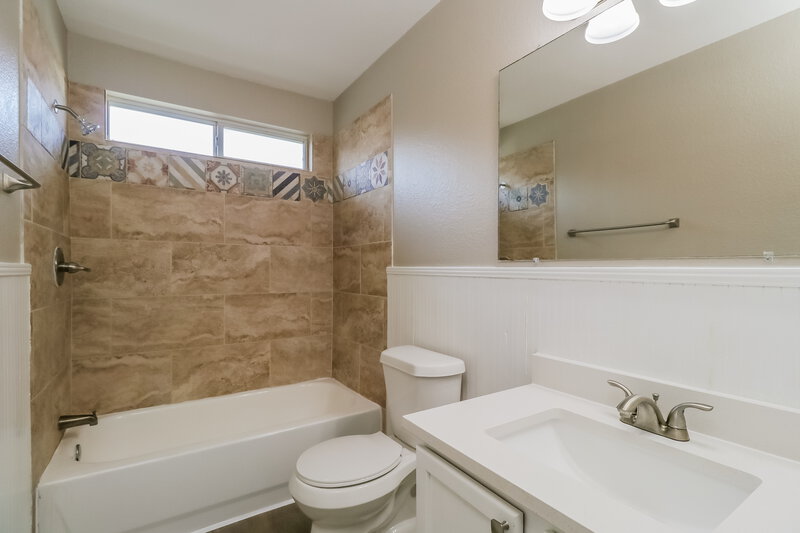 1,870/Mo, 504 Country Estates Dr Hutto, TX 78634 Bathroom View