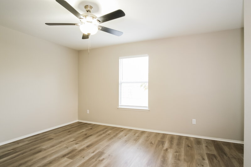 2,290/Mo, 240 Wolfberry Path Buda, TX 78610 Main Bedroom View