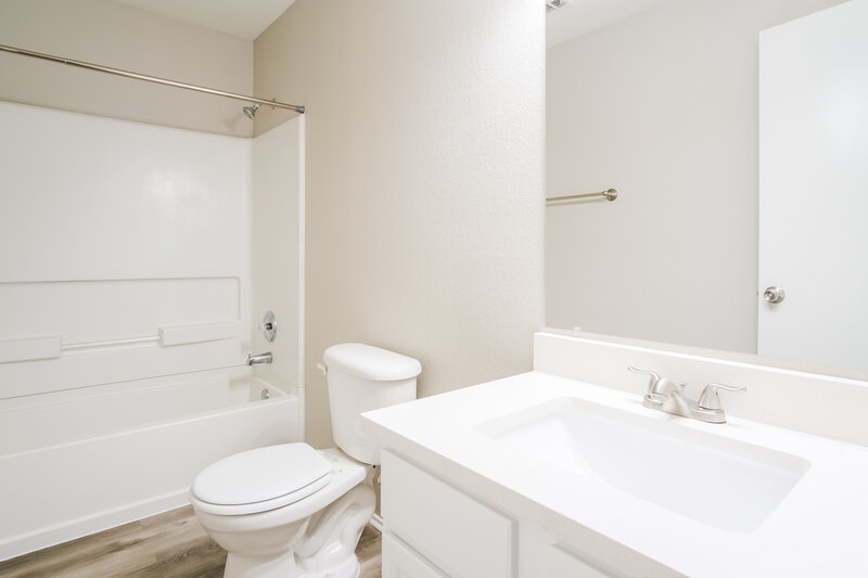 2,290/Mo, 240 Wolfberry Path Buda, TX 78610 Bathroom View