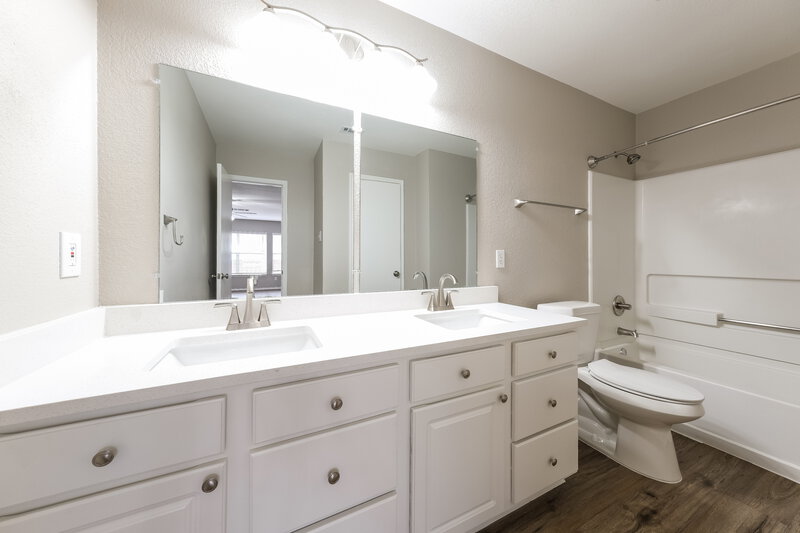 2,240/Mo, 2016 Continental Pass Cedar Park, TX 78613 Main Bathroom View