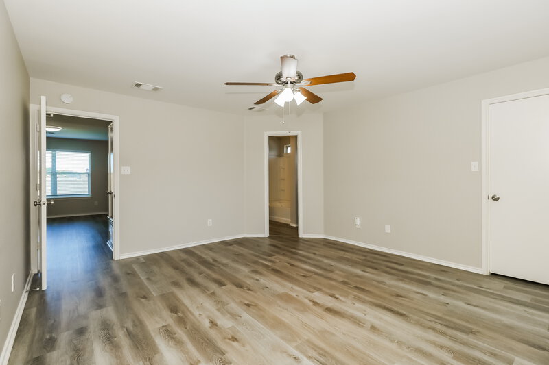 2,270/Mo, 18133 Topsail St Manor, TX 78653 Main Bedroom View