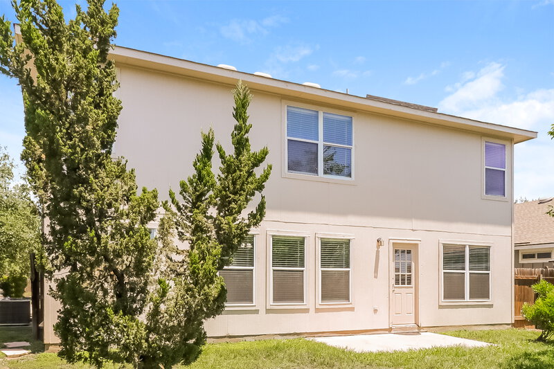 2,270/Mo, 18133 Topsail St Manor, TX 78653 Rear View