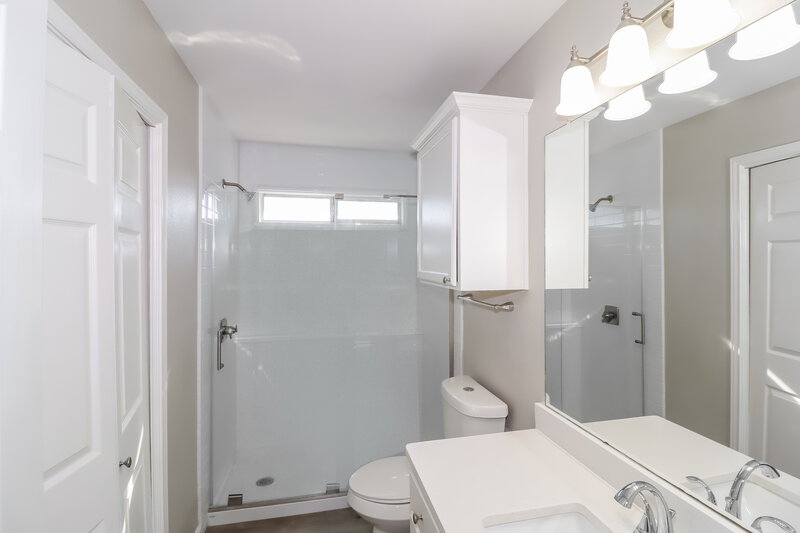 1,885/Mo, 1623 Harness Raceway Pflugerville, TX 78660 Main Bathroom View