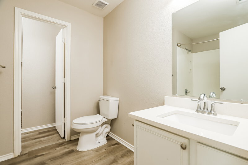 1,660/Mo, 282 Cordero Dr San Marcos, TX 78666 Main Bathroom View